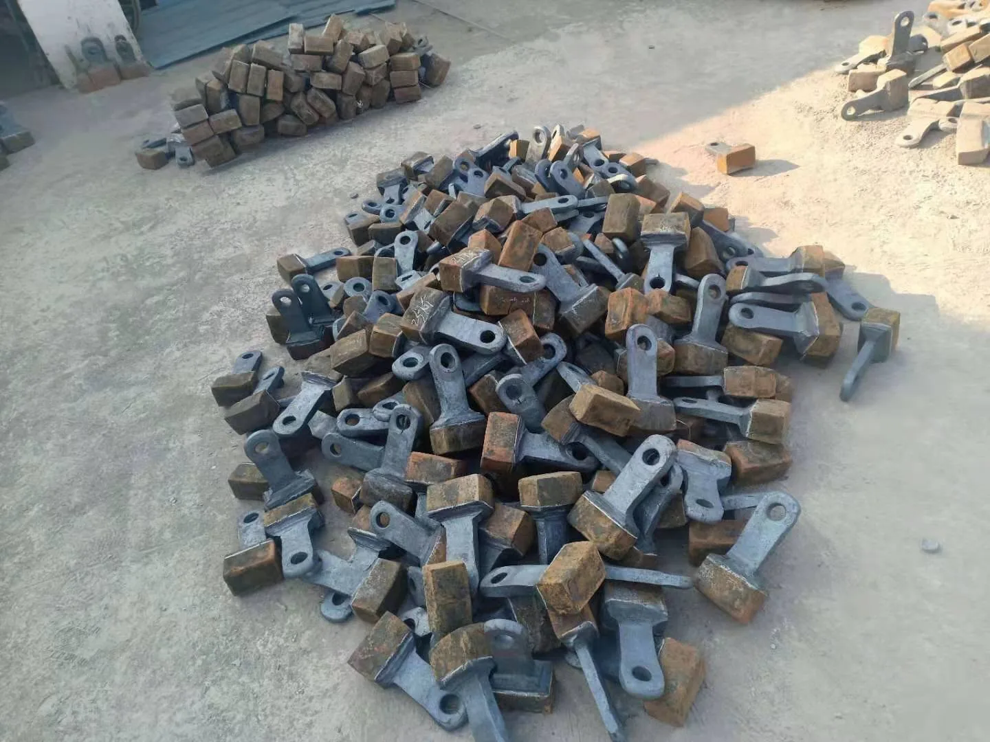 Industrial abrasive media used for stone and component surface finishing
